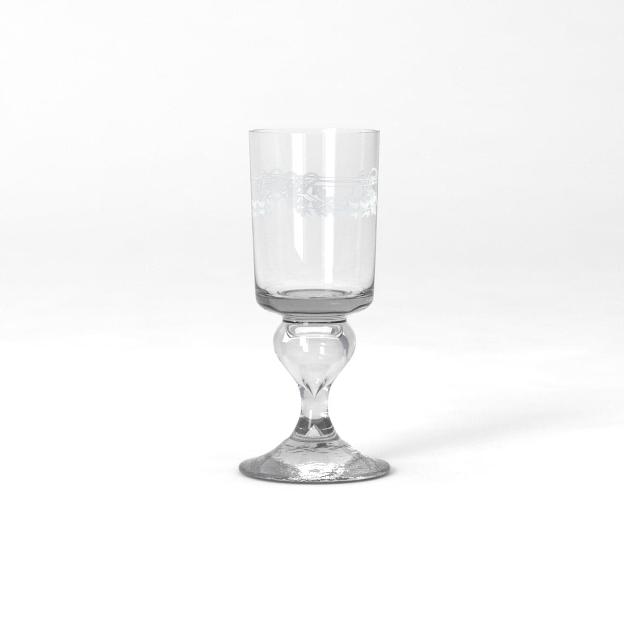 Antik vinglas med dekor 20 cl