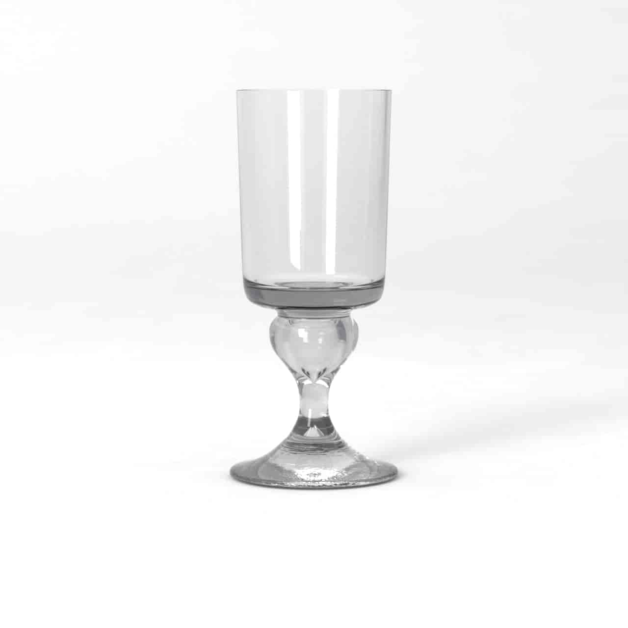 Antik vinglas 8 cl klar utan dekor Antik vinglas 8 cl klar utan dekor