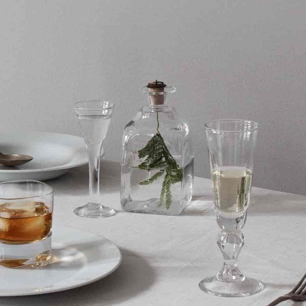 Antik snapskaraff utan dekor Antik snapskaraff utan dekor