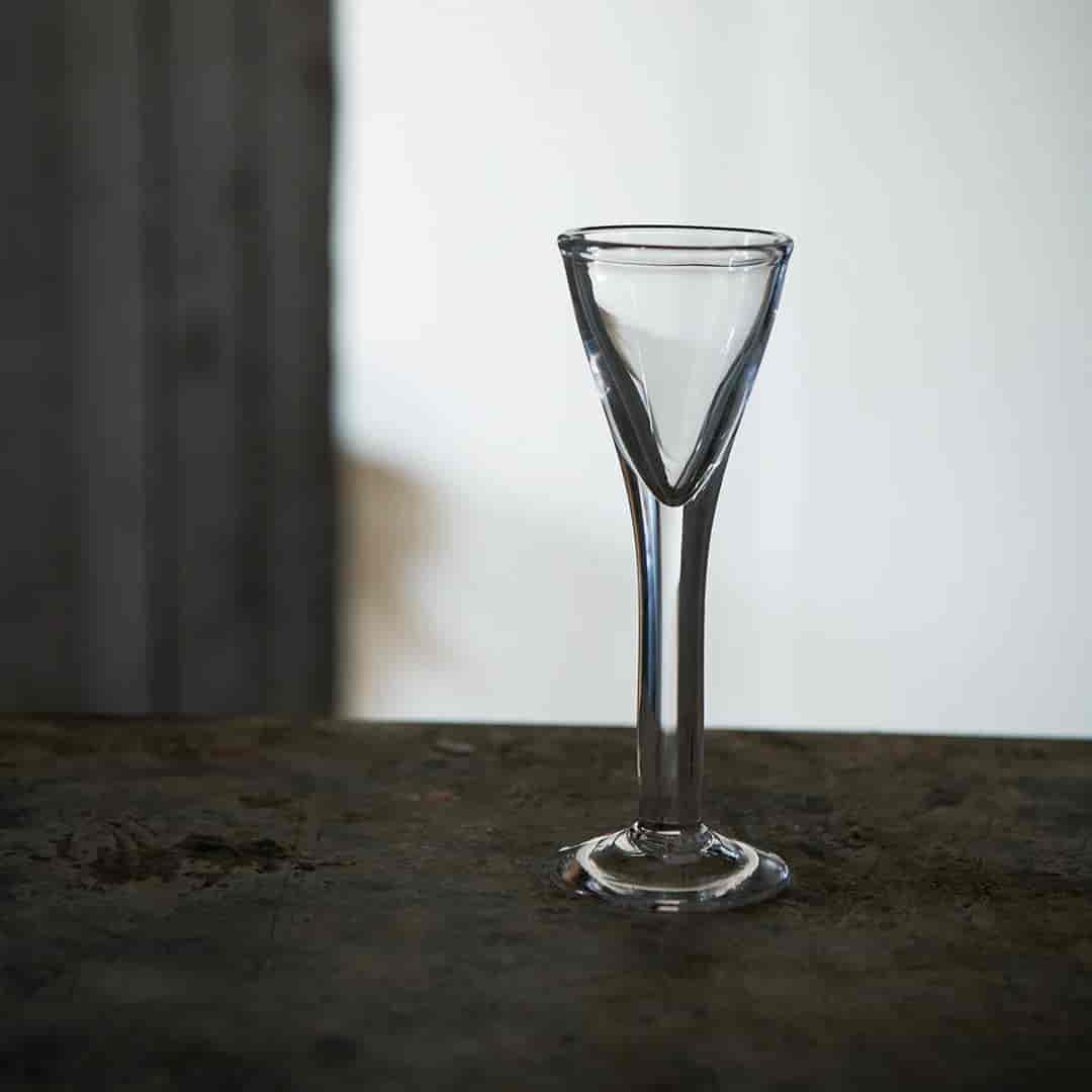 Antik snapsglas Utan dekor / Klar Antik snapsglas Utan dekor / Klar